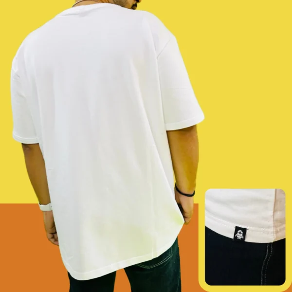 45_Men’s White Graphic Printed Oversized T-Shirt. Stylish Charm and Comfort for Everyday Wear (1) Men's Bat White Graphic Printed Oversized T-Shirt