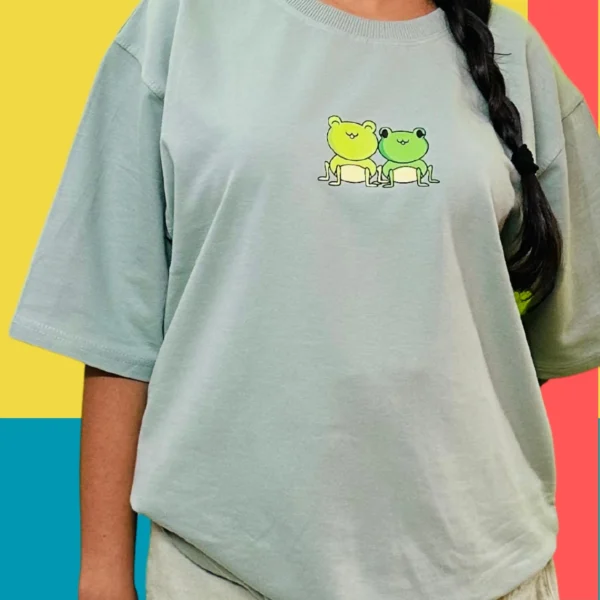 46_Women’s Green Frog Oversized T-Shirt Elevate Your Style with this Elegant Tee (4) Women’s Green Frog Oversized T-Shirt